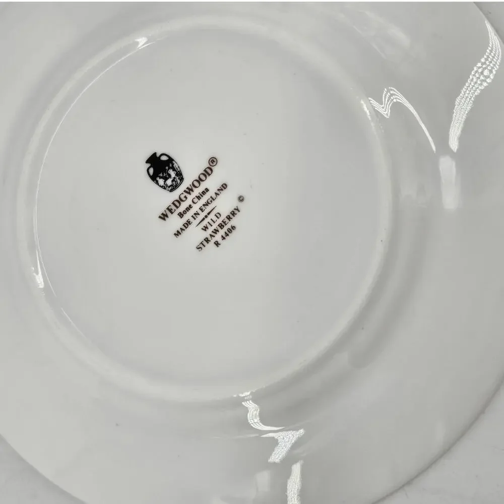 4 Wedgewood Wild Strawberry Bone China Dinner Plates R 4406 6 in / 15 cm